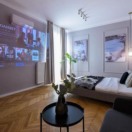 Modern Stay - Central Studios With Wall Projector Near Radisson Bucarest Exterior foto