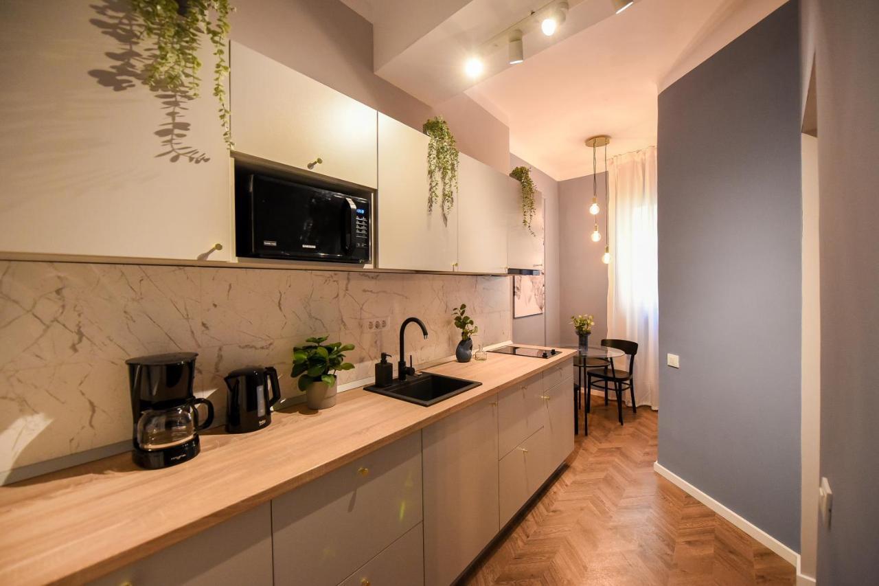 Modern Stay - Central Studios With Wall Projector Near Radisson Bucarest Exterior foto