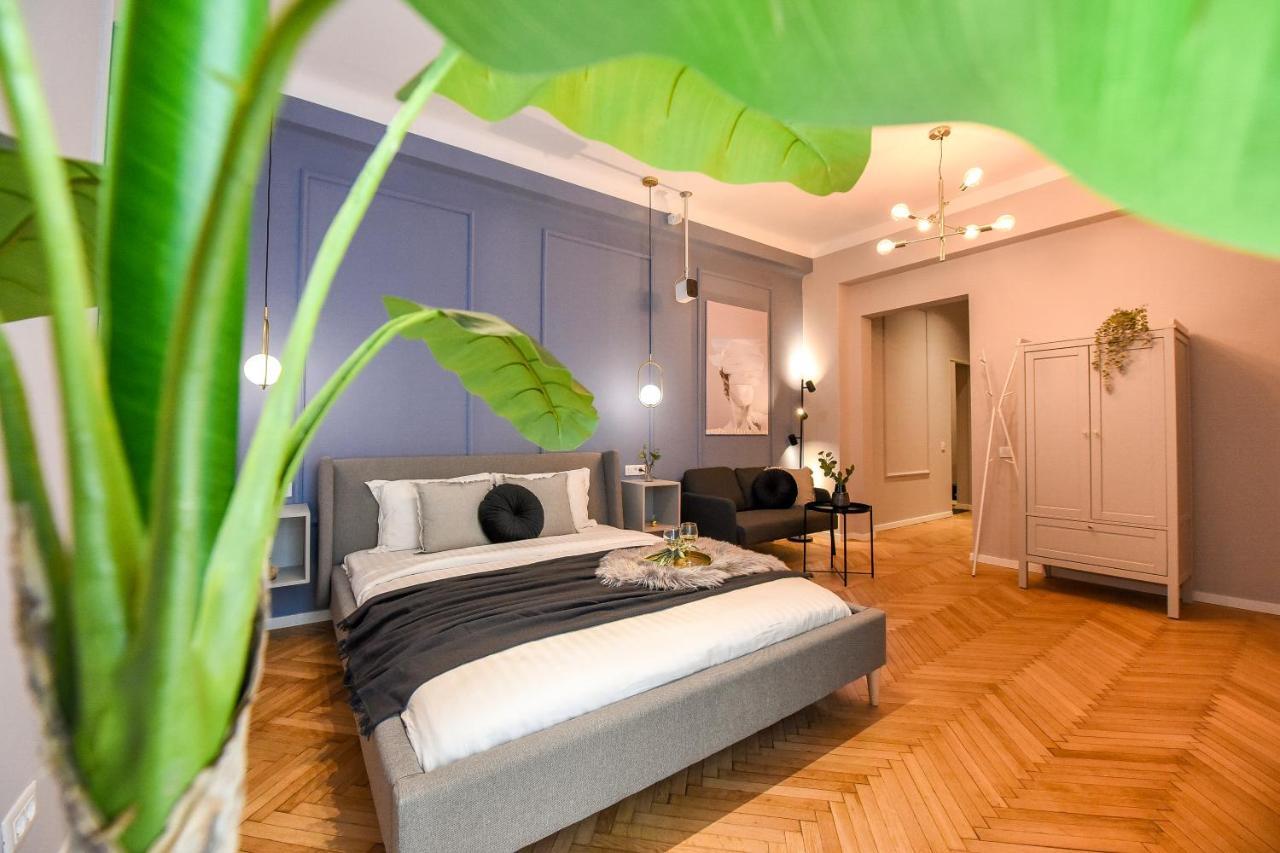 Modern Stay - Central Studios With Wall Projector Near Radisson Bucarest Exterior foto