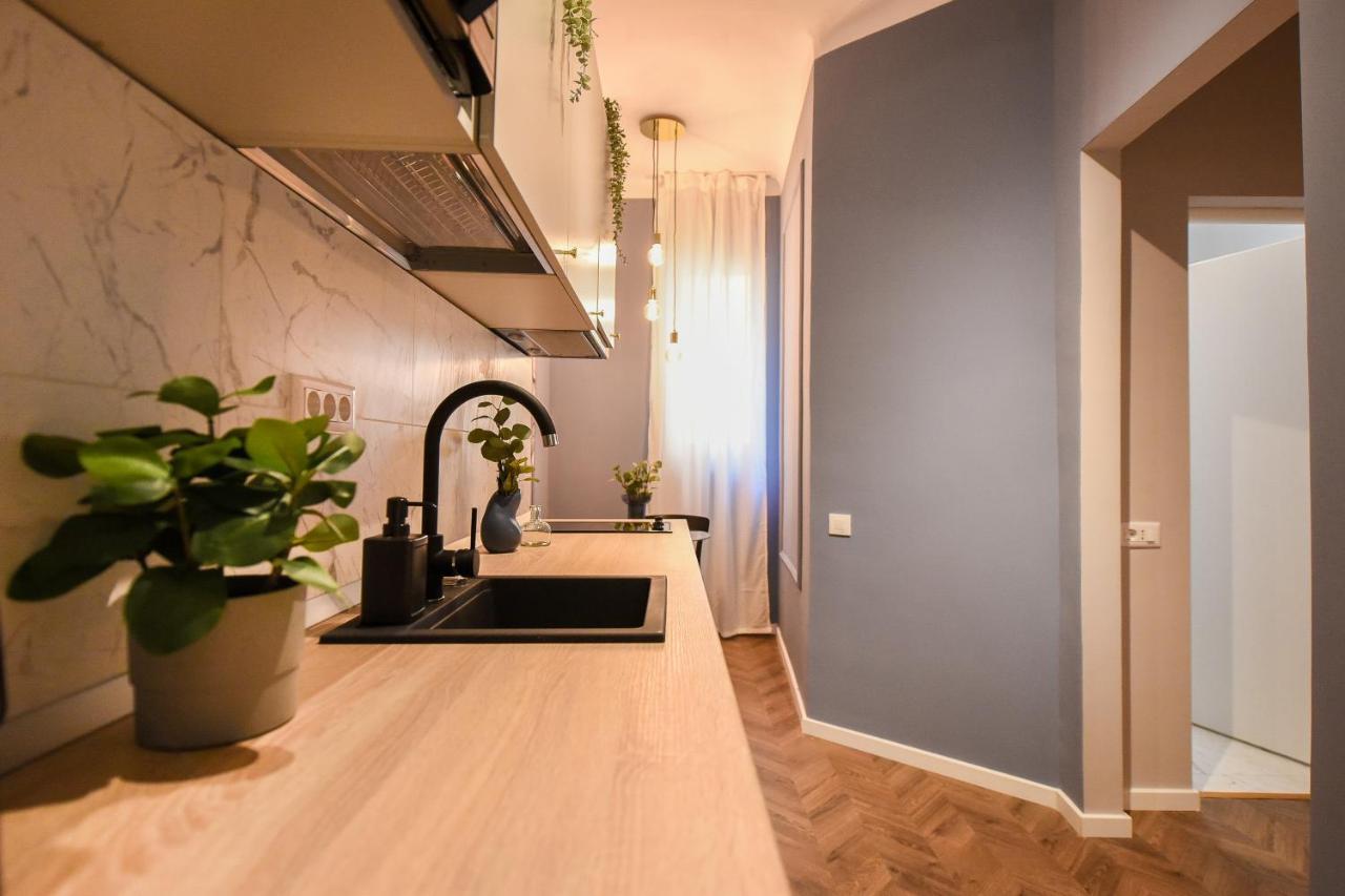 Modern Stay - Central Studios With Wall Projector Near Radisson Bucarest Exterior foto