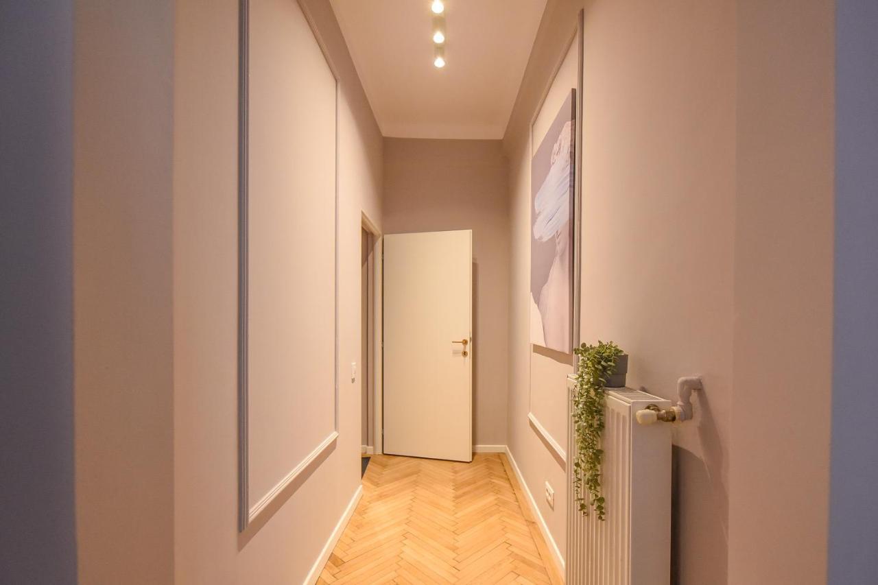 Modern Stay - Central Studios With Wall Projector Near Radisson Bucarest Exterior foto