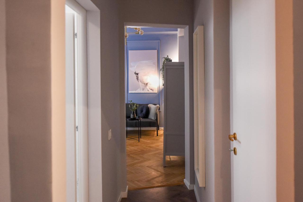 Modern Stay - Central Studios With Wall Projector Near Radisson Bucarest Exterior foto