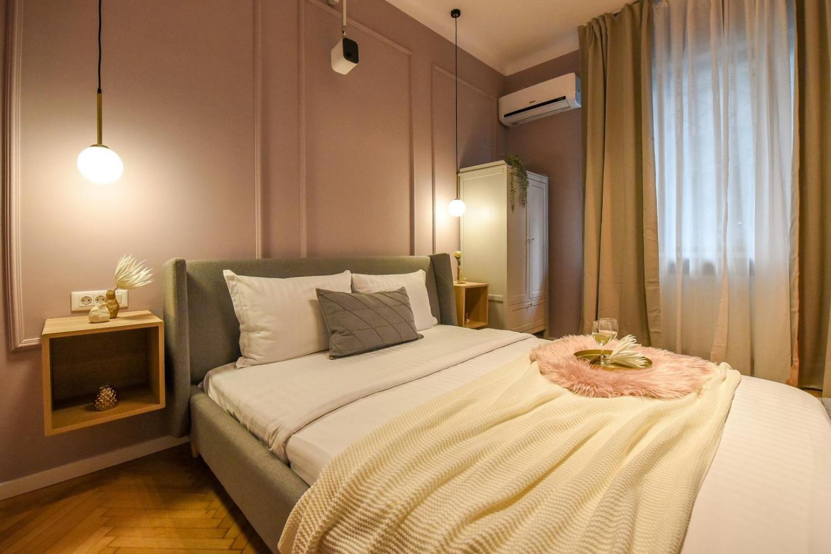 Modern Stay - Central Studios With Wall Projector Near Radisson Bucarest Habitación foto