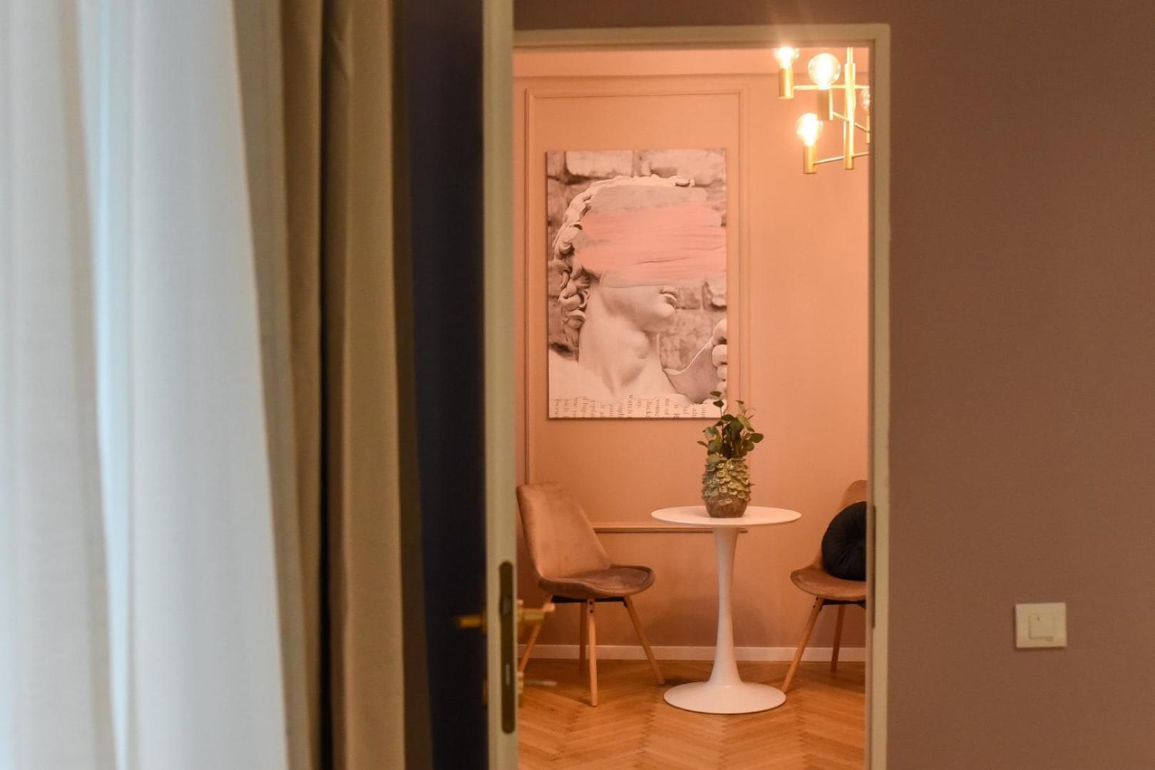 Modern Stay - Central Studios With Wall Projector Near Radisson Bucarest Habitación foto