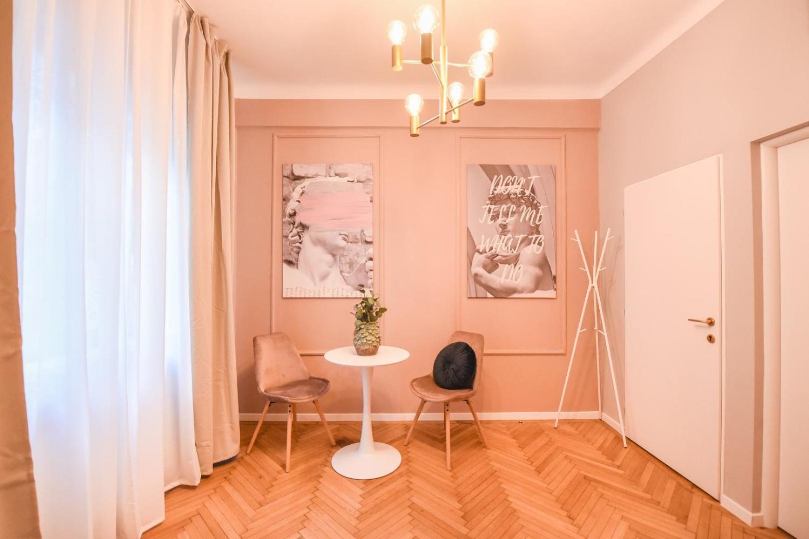 Modern Stay - Central Studios With Wall Projector Near Radisson Bucarest Habitación foto