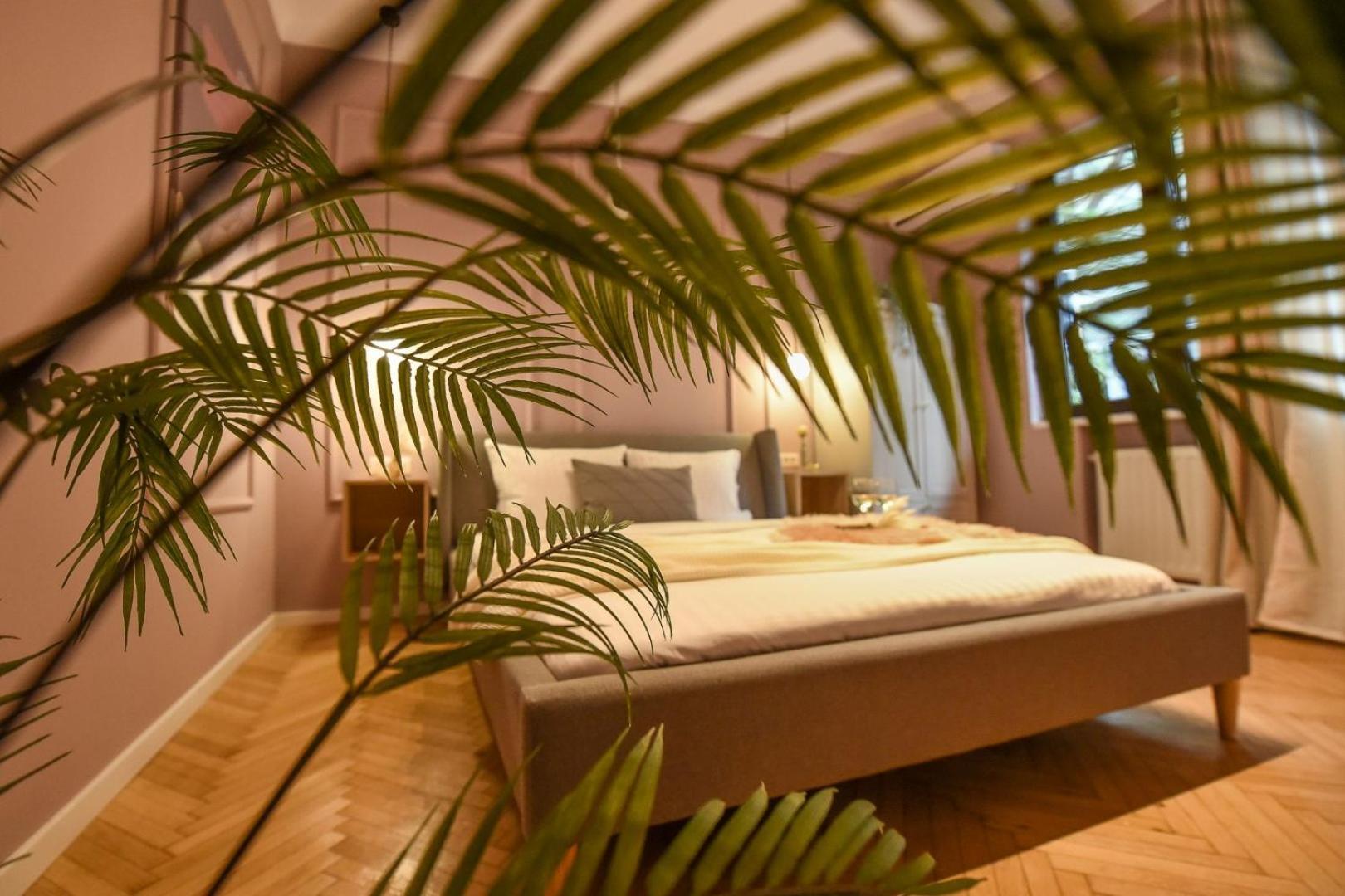 Modern Stay - Central Studios With Wall Projector Near Radisson Bucarest Habitación foto
